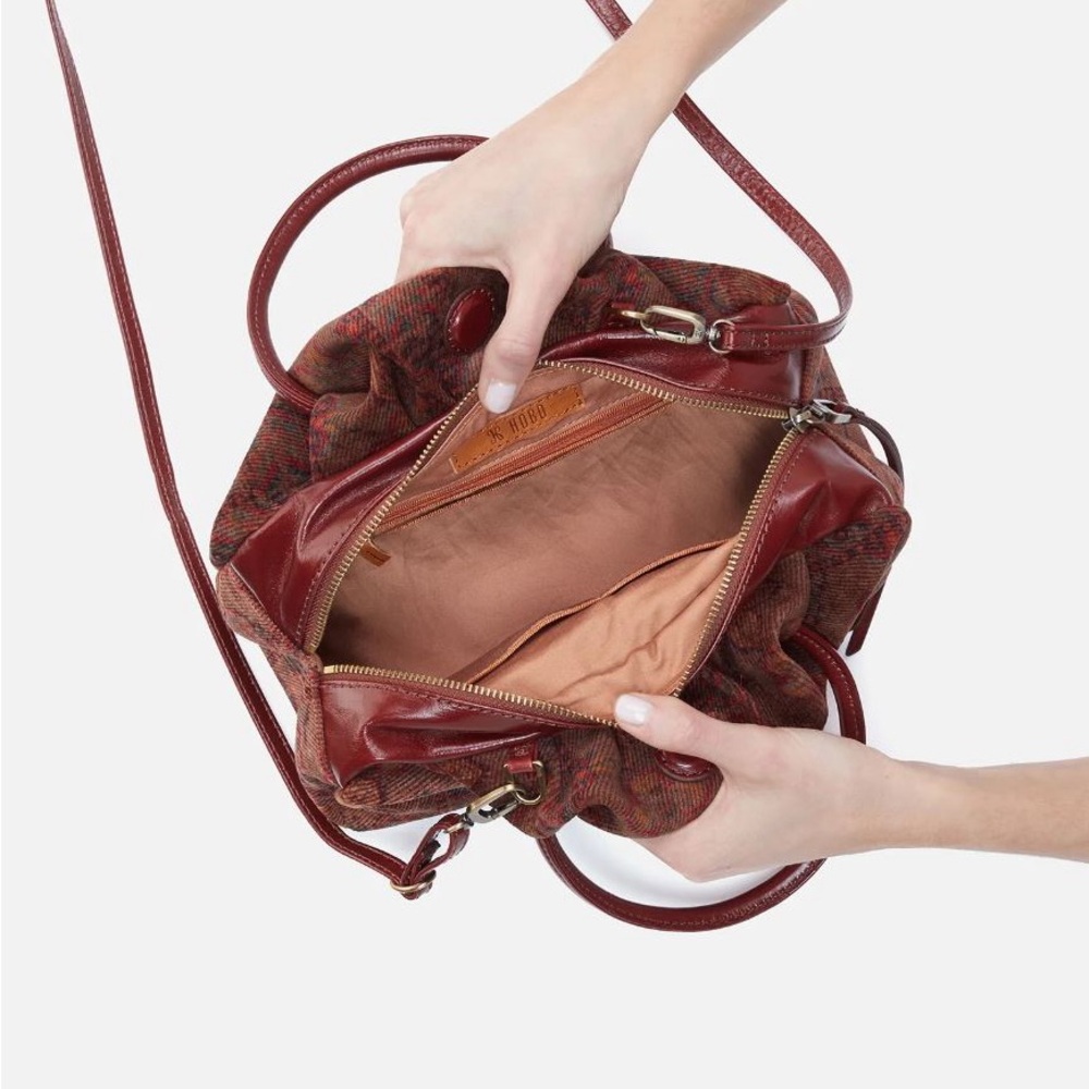 HOBO DARLING SATCHEL
HANDBAG- Arabesque Pattern - Picture 3 of 14